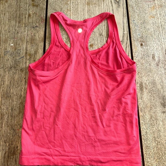 Lululemon Swiftly Tech Tank Top Racer Length Raspberry Size 4 - Picture 2 of 4